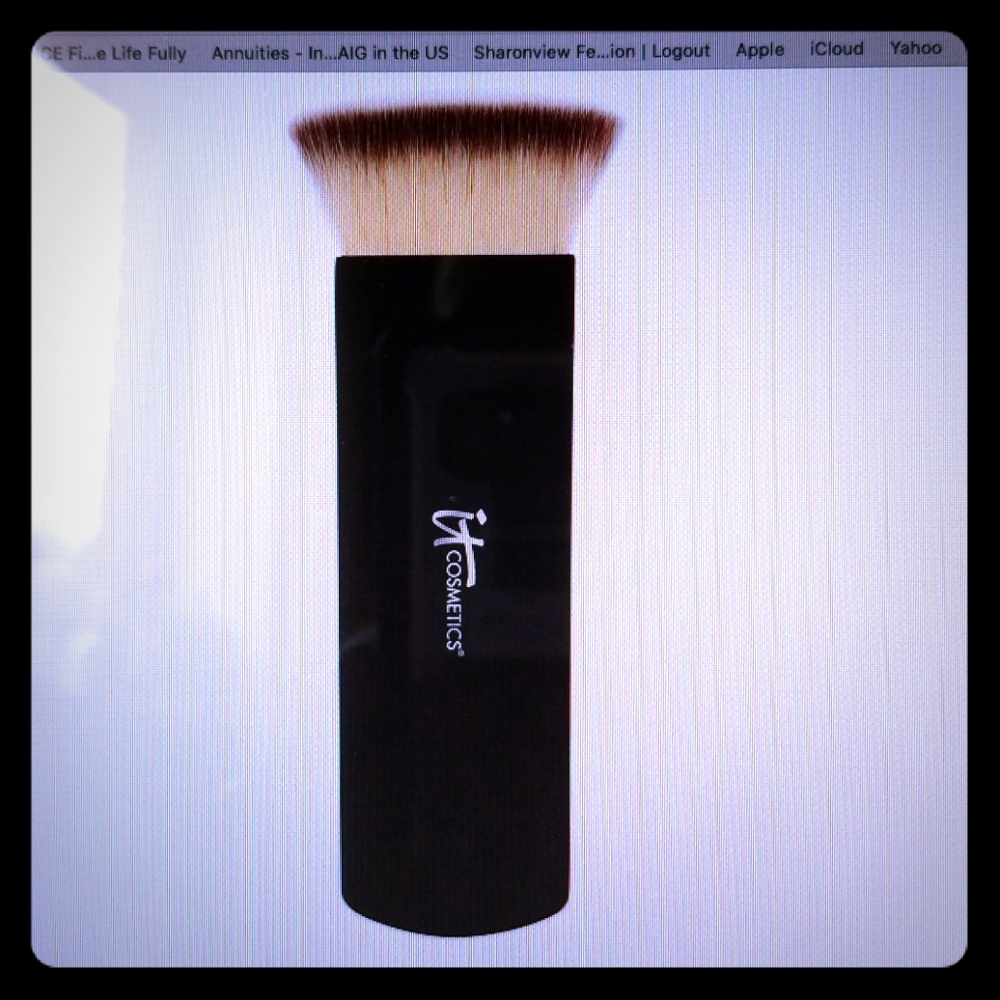 It Cosmetic Highlight Brush